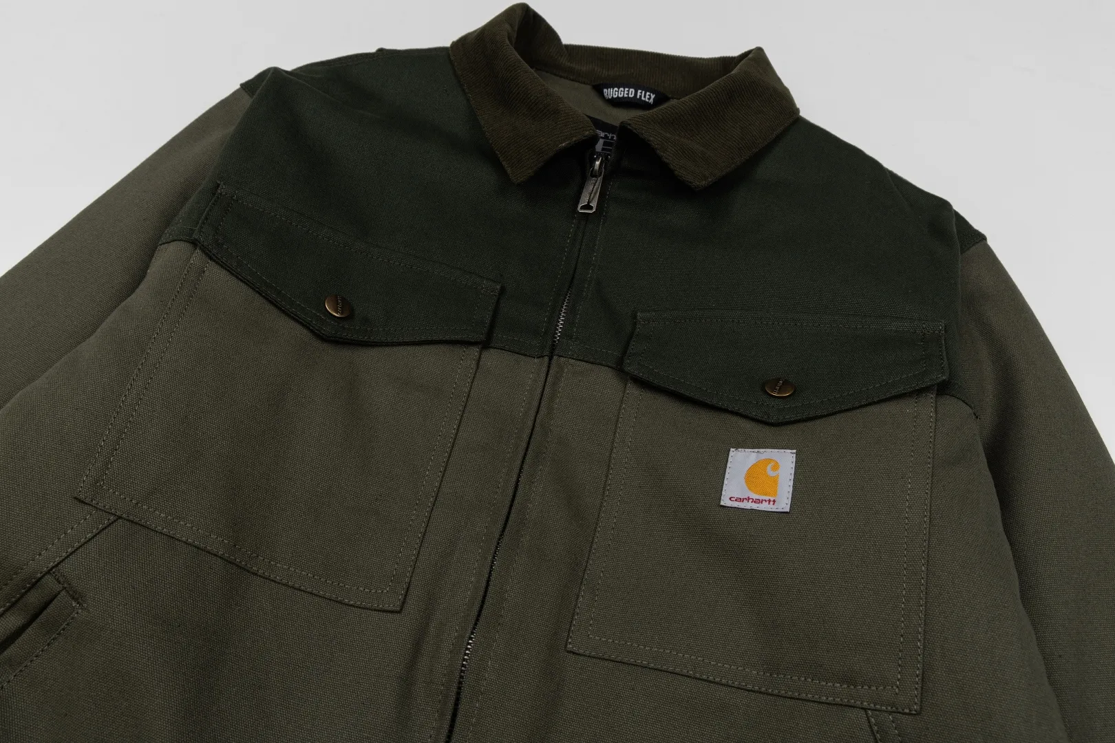 165 Carhartt Carhartt counter Same Style 106432 cotton jacket original 1:1 version Weight: 12 ounces Material: 99% cotton/1% spandex Canvas Details: corduroy trim collar quilted nylon lining, easy to put on and take off, insulated and warm, using Rugged Flex® elastic technology allows for easy movement. Loose fit. Front handwarmer pockets. Double pleats on the back to provide extra stretch at the shoulders. Internal ribbed windproof cuffs to help protect against cold weather. Adjustable hem for added coverage. Two front lower pockets. Two interior pockets; one with hook and loop closure, the other with a secure zipper. Style number: 106432#. Color: Olive Green. Black. Yellow. Dark Brown. Size: S-XL